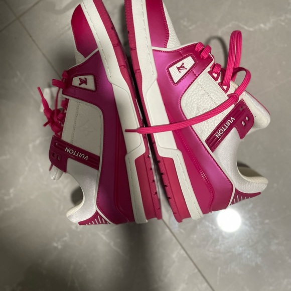 Pink Louis Vuitton sneakers - Picture 4 of 8